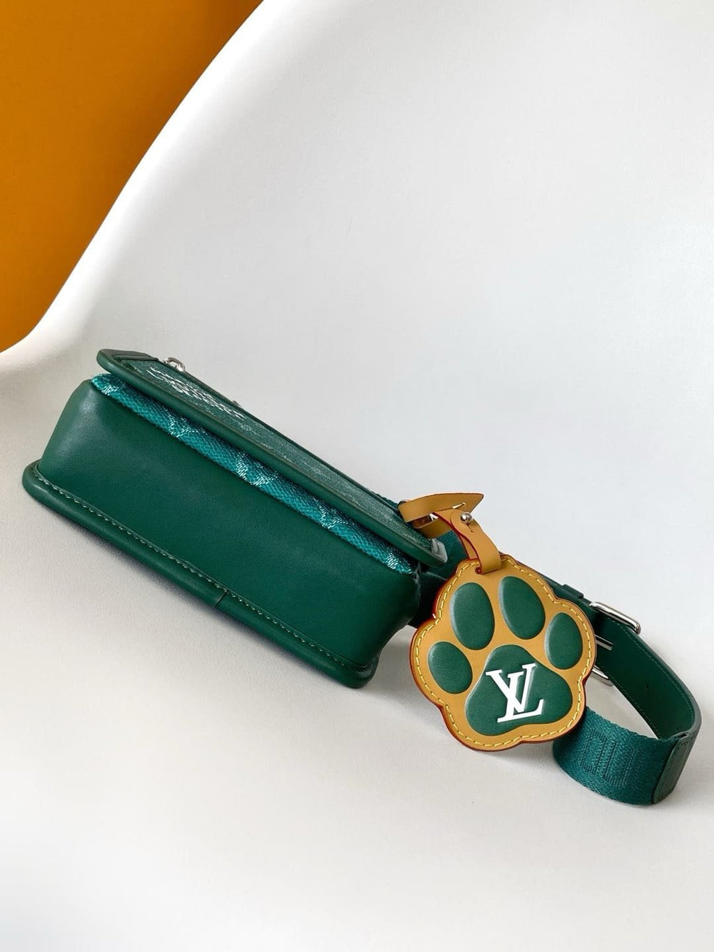 Louis Vuitton M12637 Bosphore Wearable Wallet