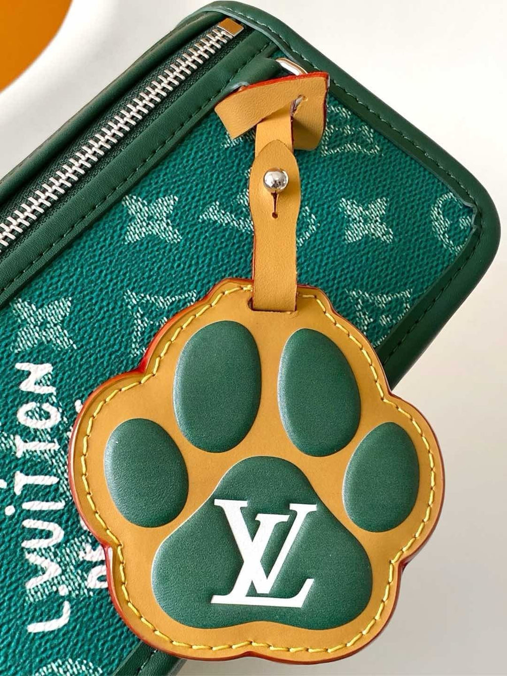 Louis Vuitton M12637 Bosphore Wearable Wallet