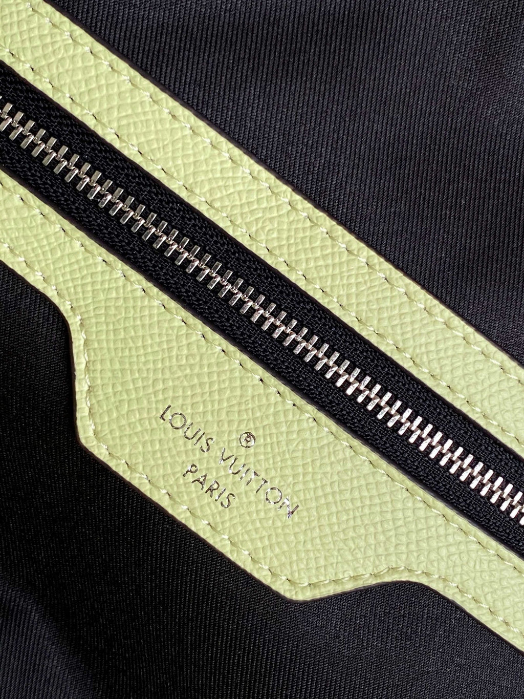 Louis Vuitton M14124 Keepall Bandoulière 45