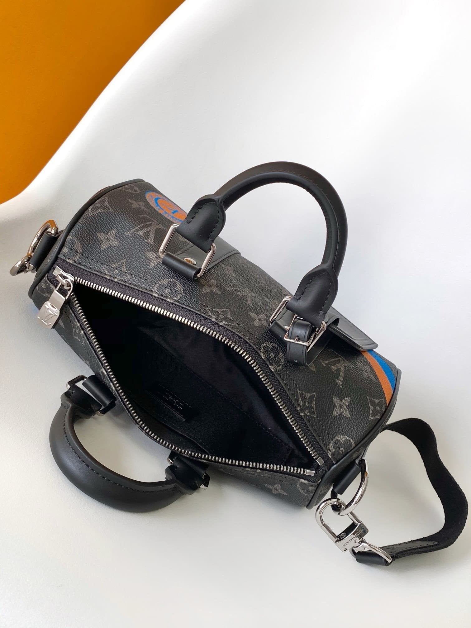 Louis Vuitton P01942 Keepall Bandoulière 25 Mon Monogram