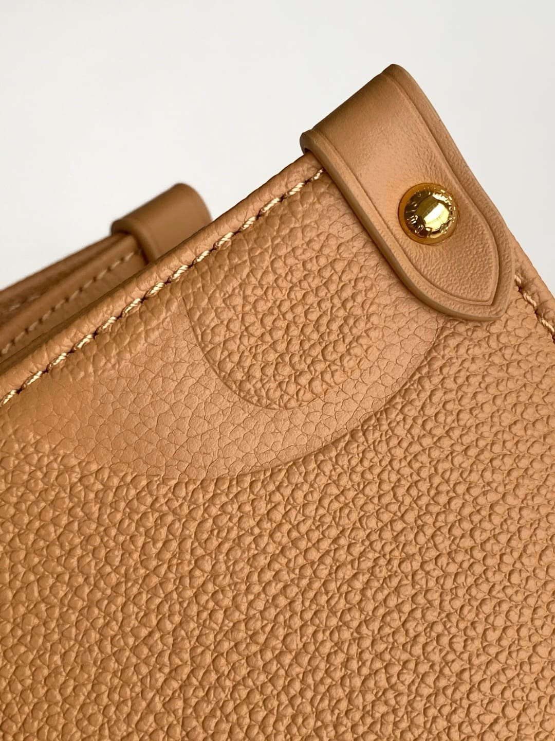 Louis Vuitton M14255 OnTheGo MM