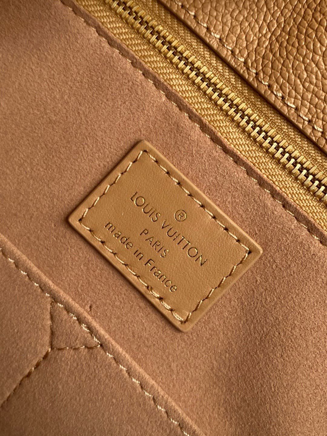 Louis Vuitton M14255 OnTheGo MM