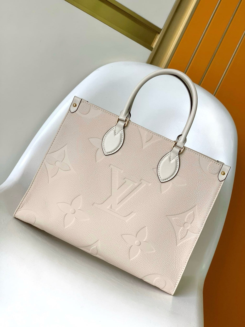 Louis Vuitton M46531 OnTheGo MM