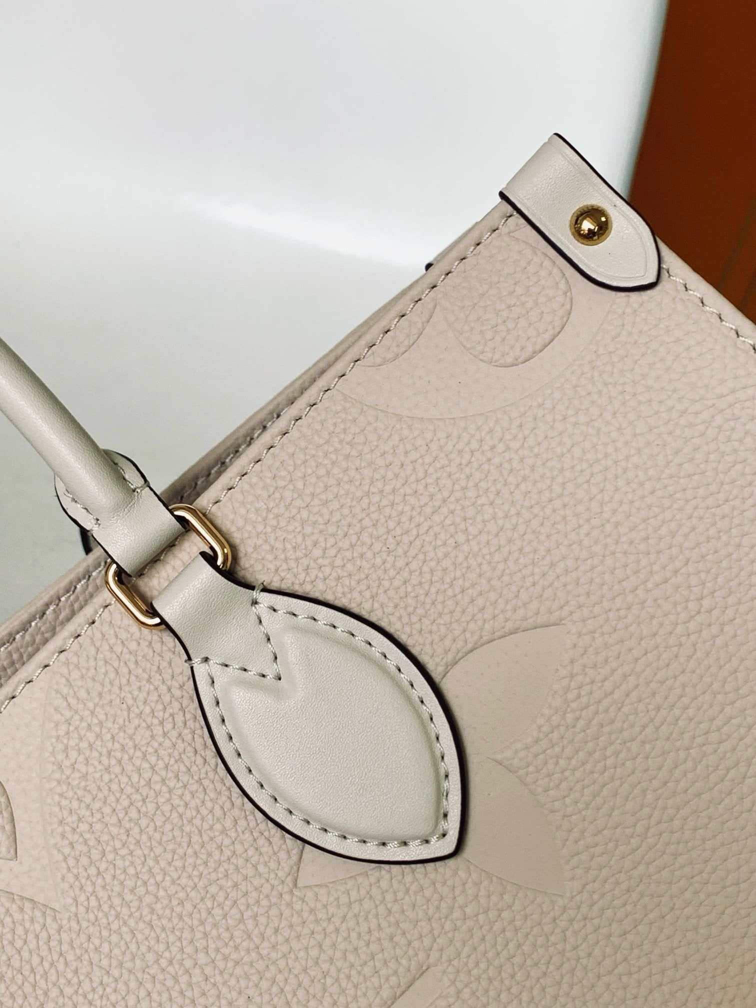 Louis Vuitton M46531 OnTheGo MM