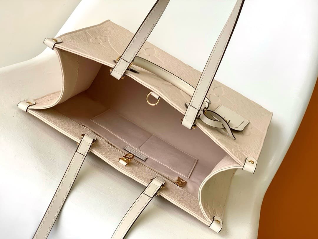Louis Vuitton M46531 OnTheGo MM