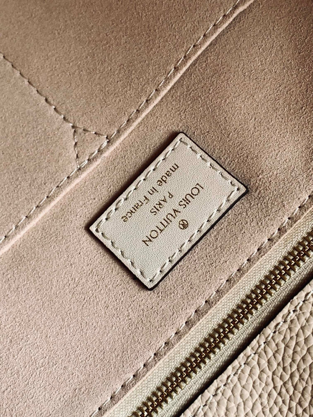Louis Vuitton M46531 OnTheGo MM