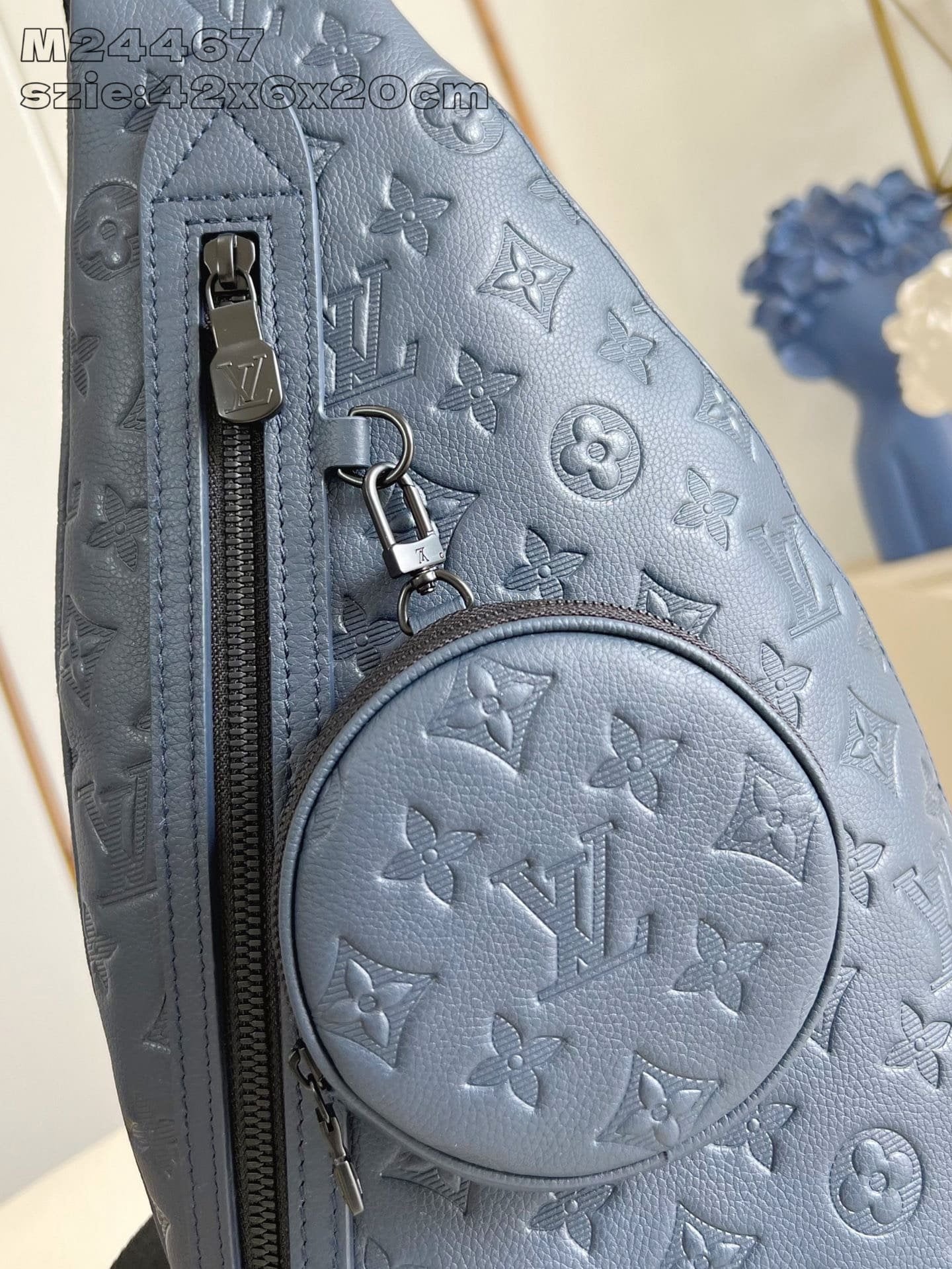 Louis Vuitton M24467 Duo Slingbag