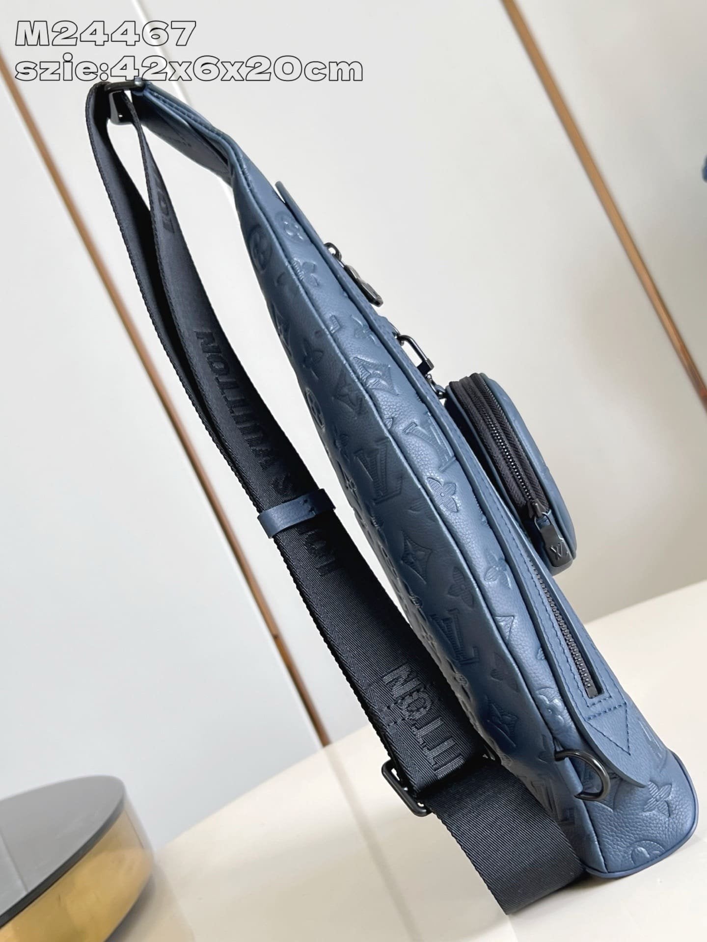 Louis Vuitton M24467 Duo Slingbag
