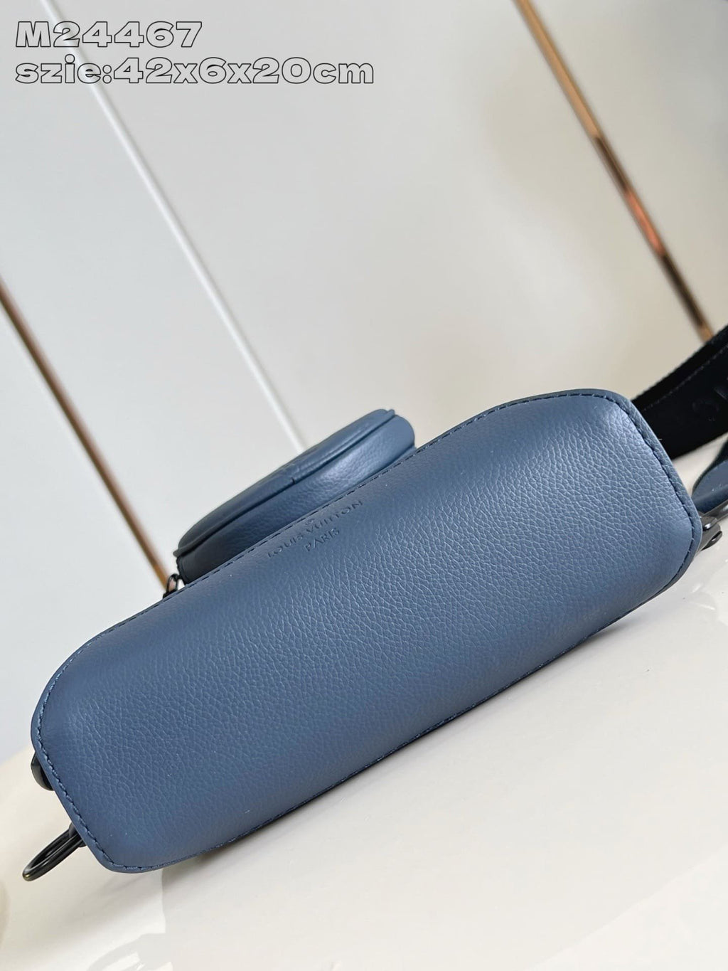 Louis Vuitton M24467 Duo Slingbag