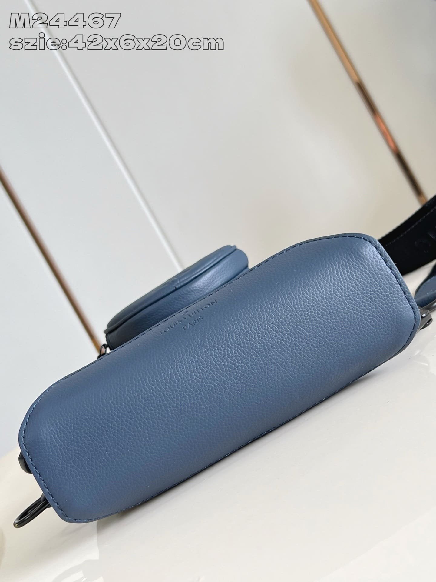 Louis Vuitton M24467 Duo Slingbag