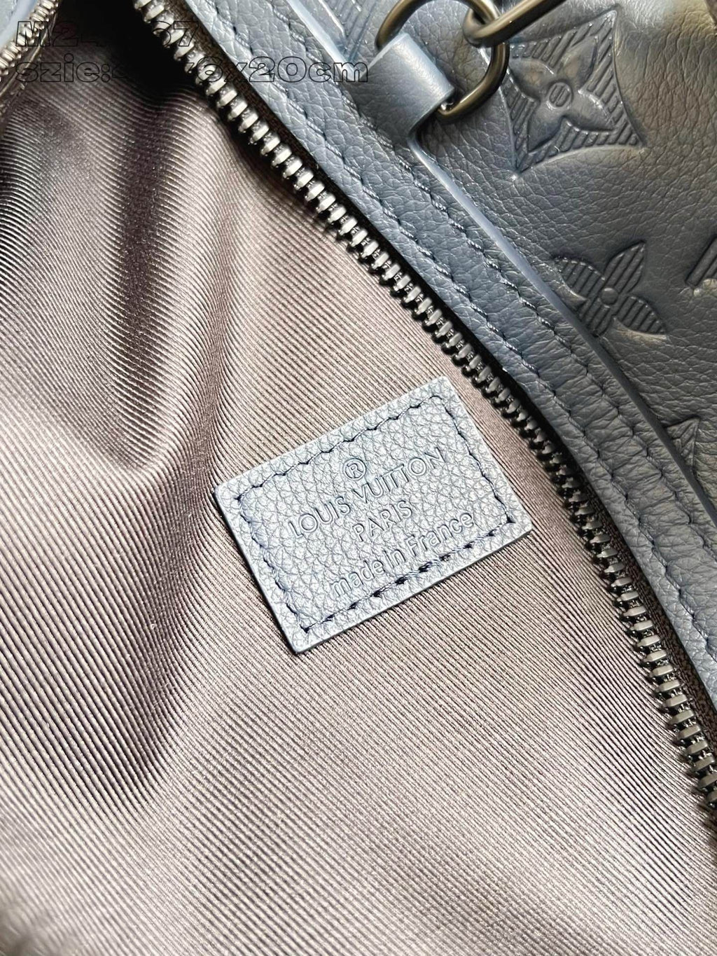 Louis Vuitton M24467 Duo Slingbag