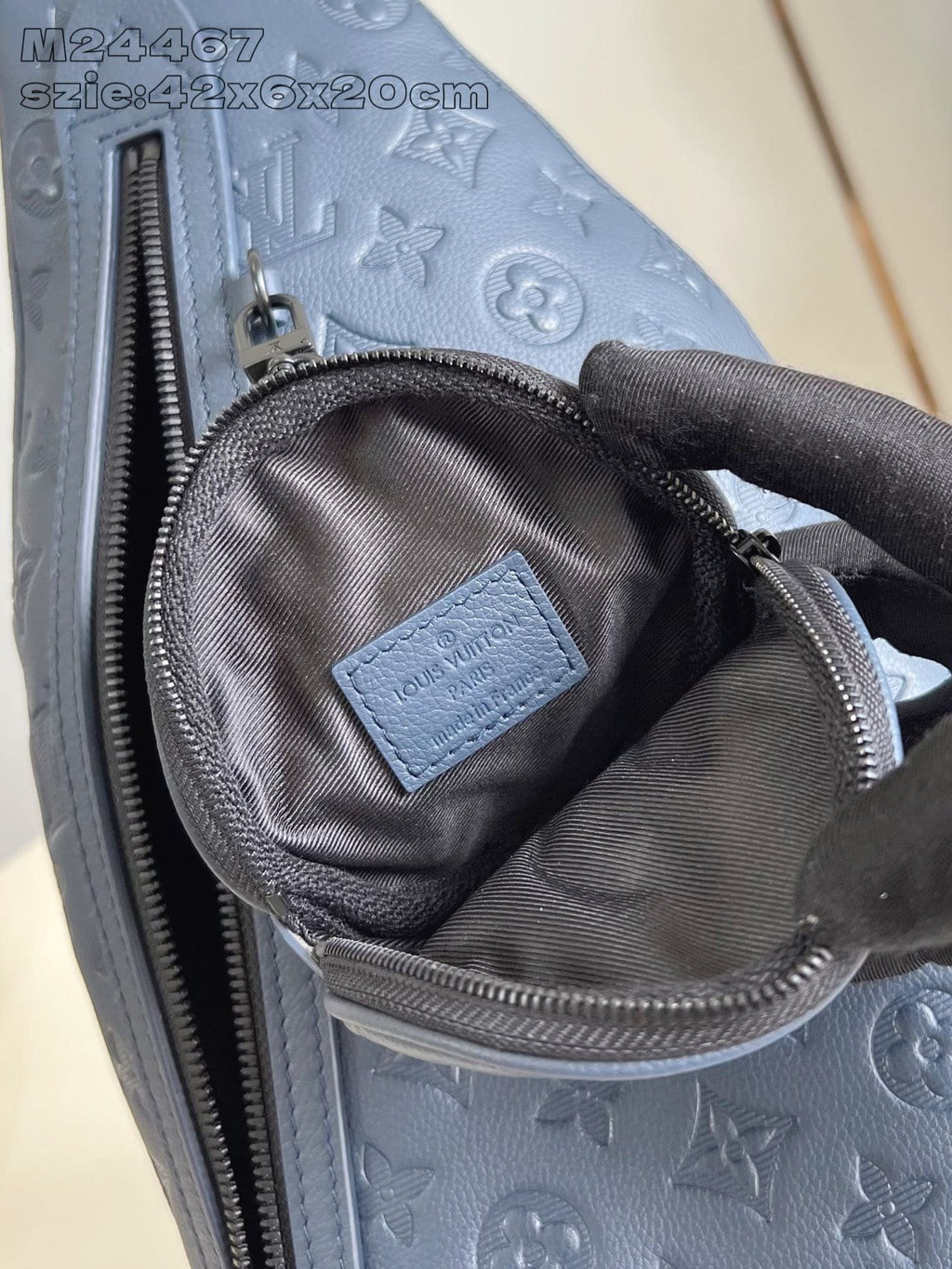 Louis Vuitton M24467 Duo Slingbag