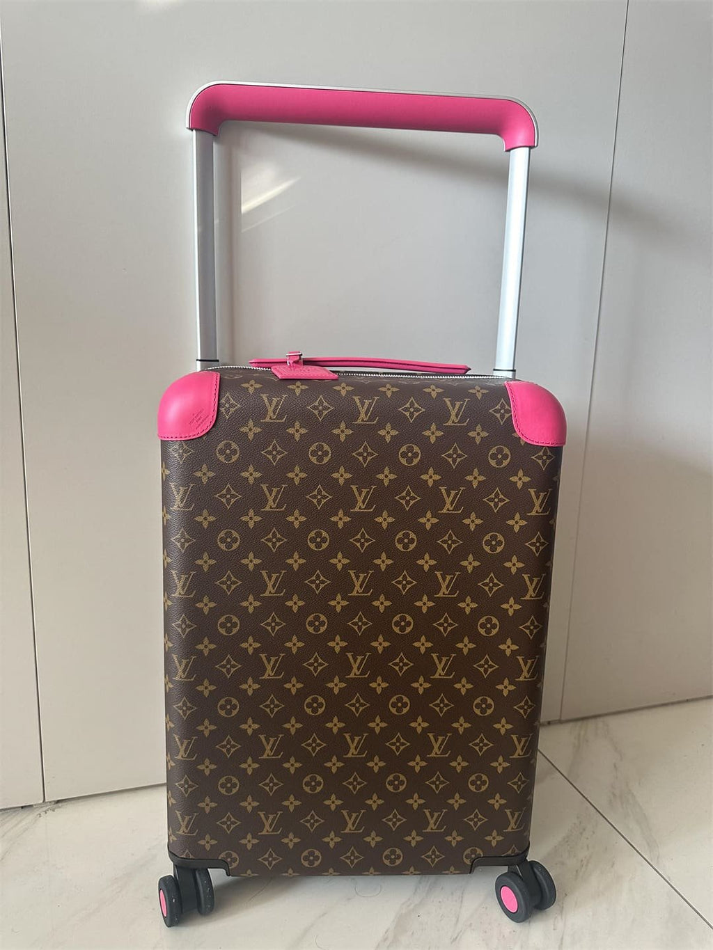 Louis Vuitton M12612 Horizon 55