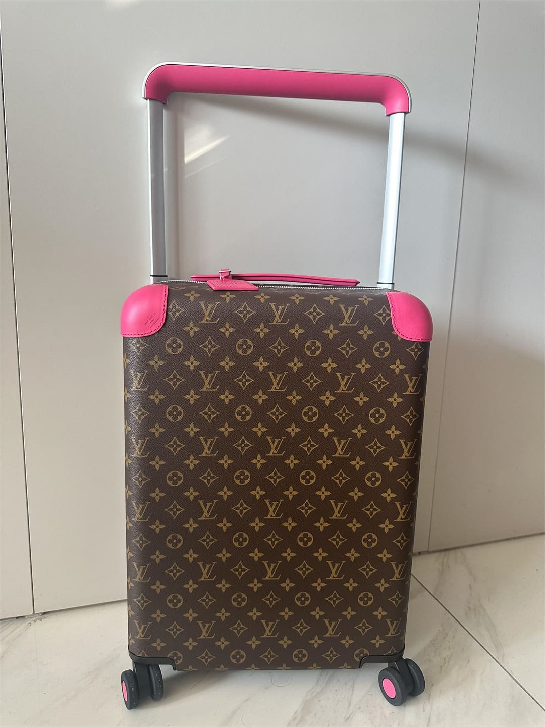 Louis Vuitton M12612 Horizon 55