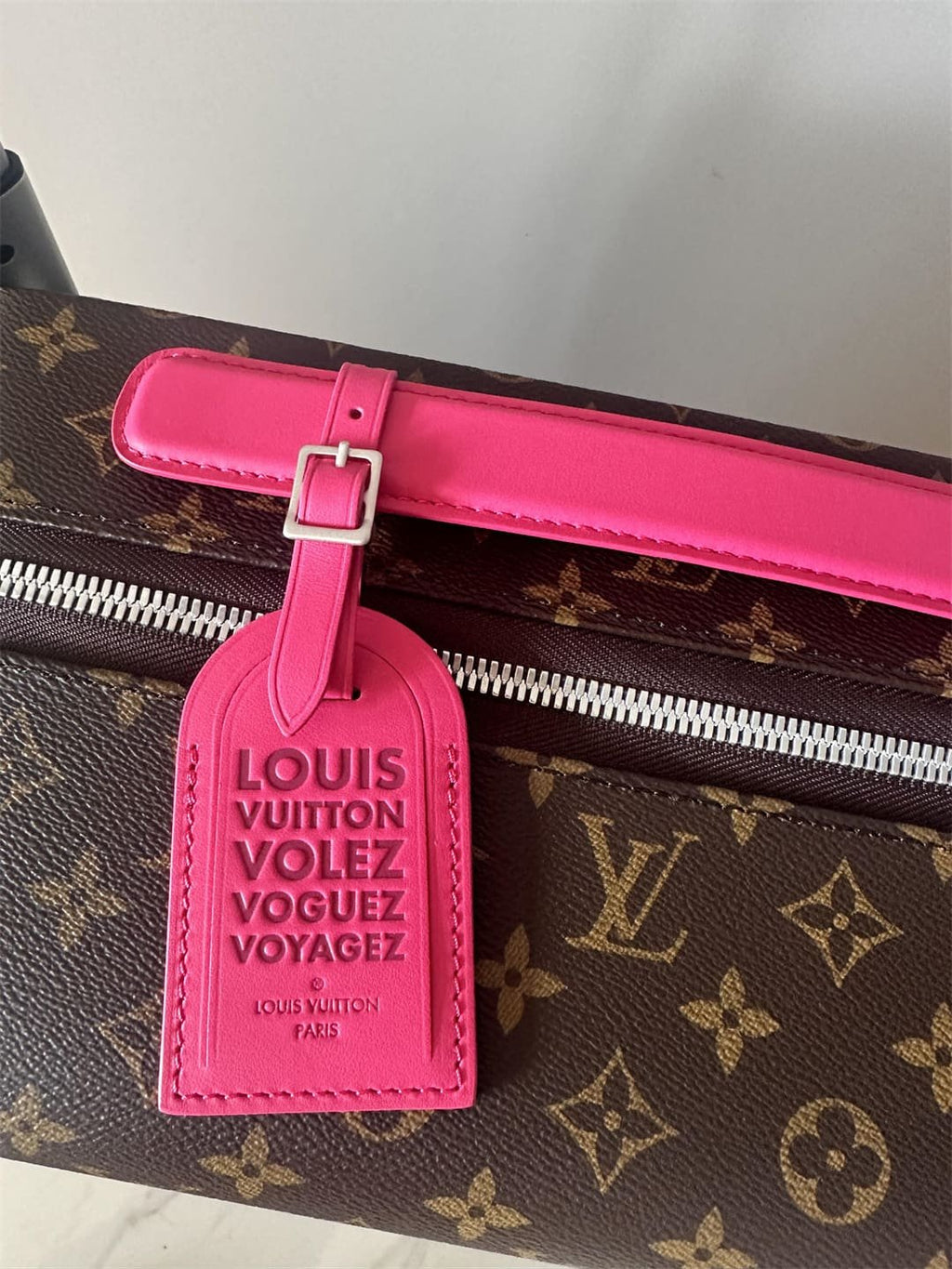 Louis Vuitton M12612 Horizon 55