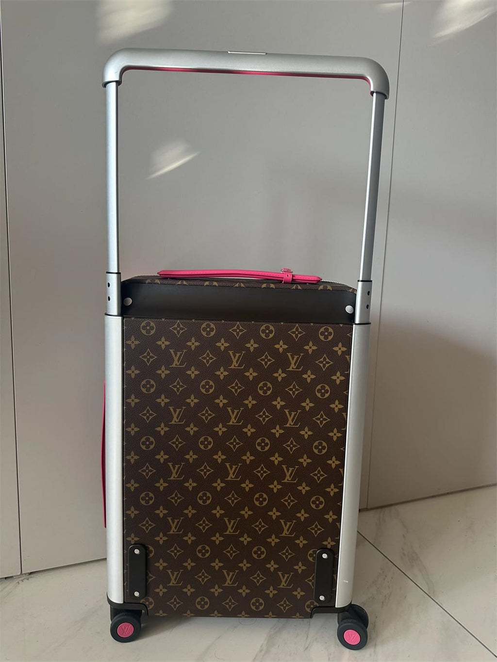 Louis Vuitton M12612 Horizon 55