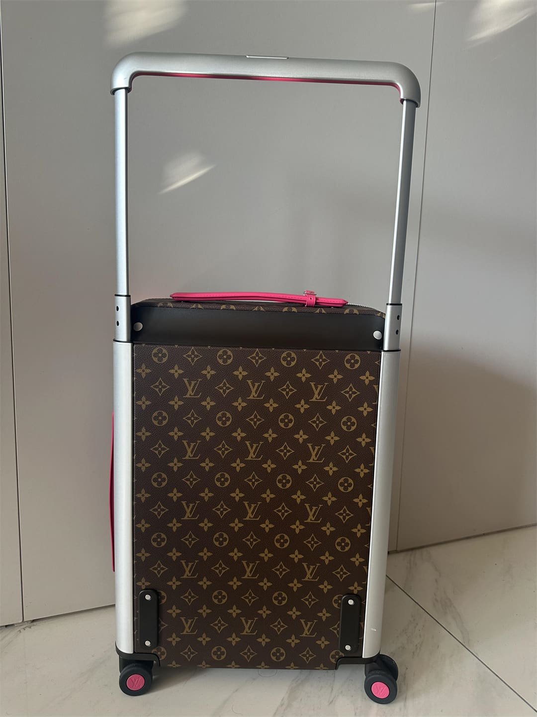 Louis Vuitton M12612 Horizon 55