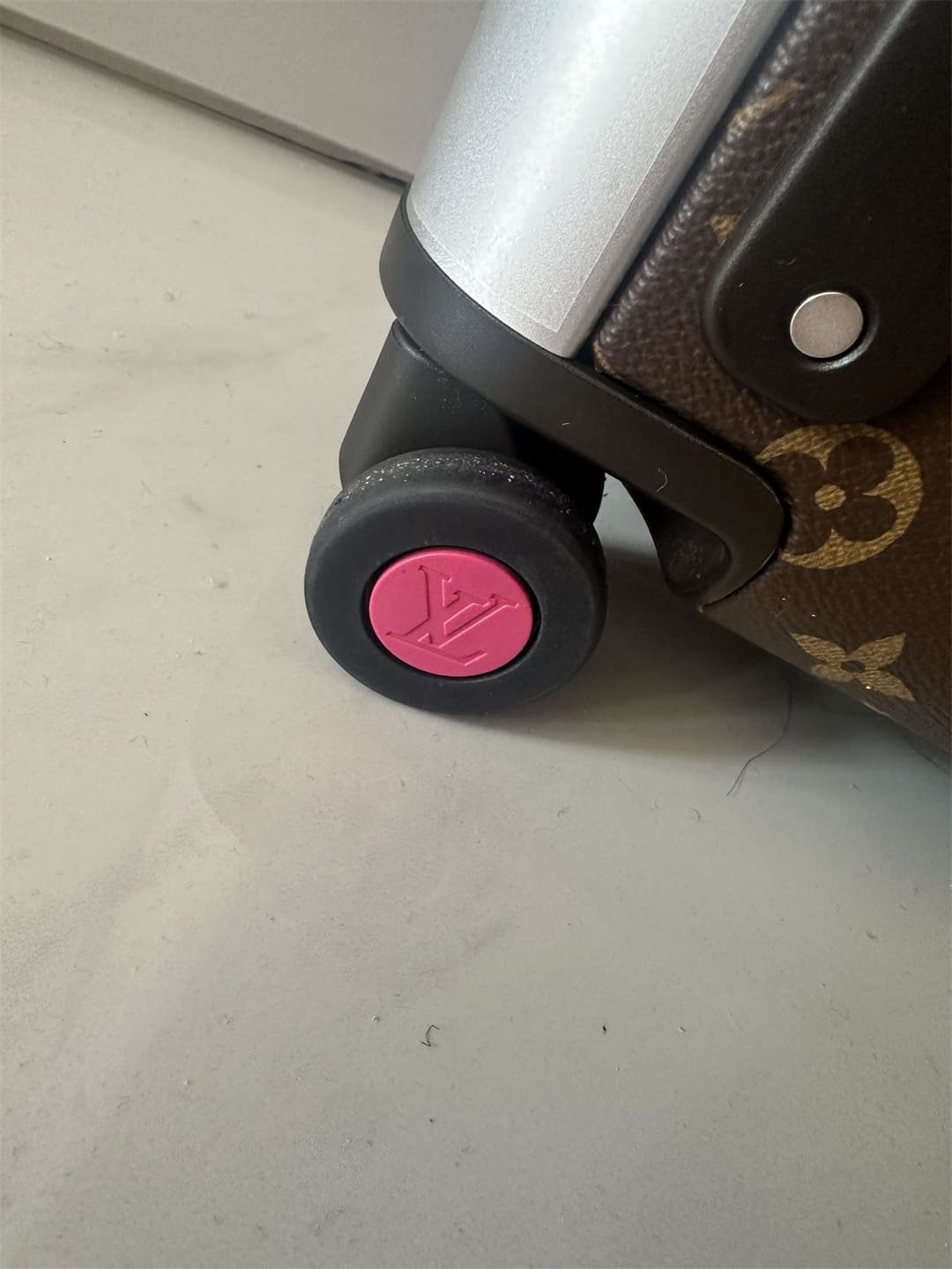 Louis Vuitton M12612 Horizon 55