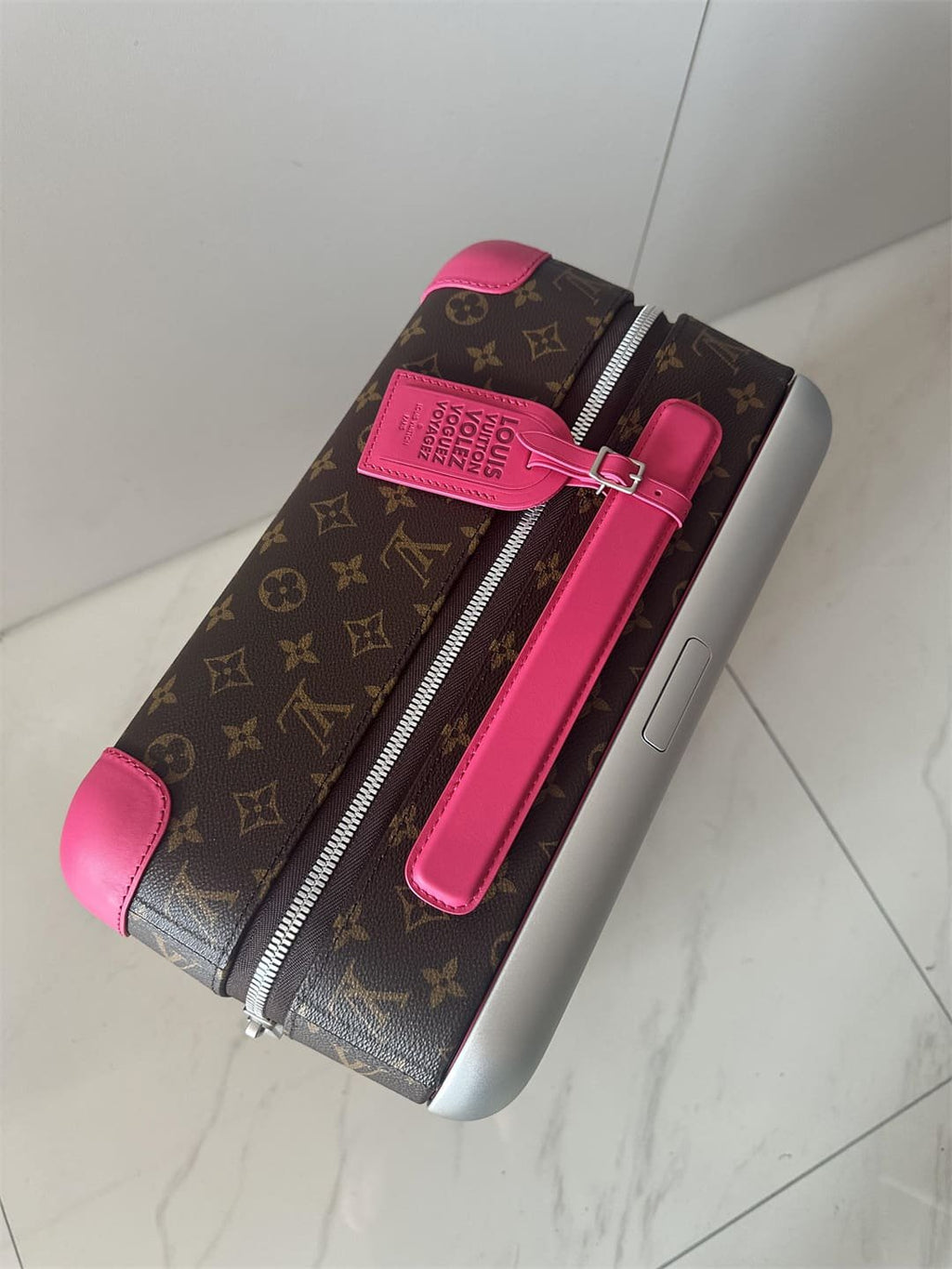 Louis Vuitton M12612 Horizon 55