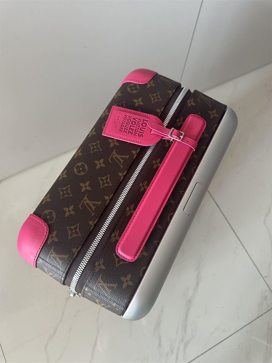 Louis Vuitton M12612 Horizon 55