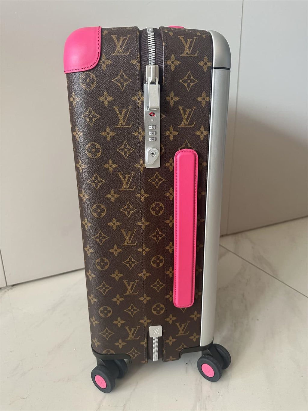 Louis Vuitton M12612 Horizon 55