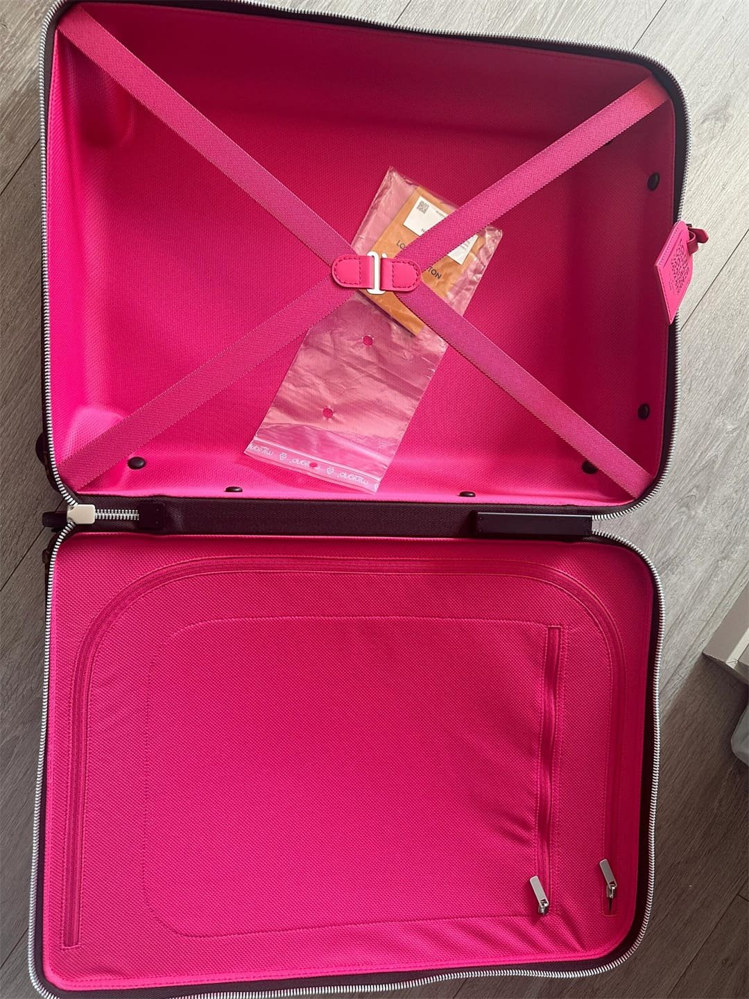Louis Vuitton M12612 Horizon 55