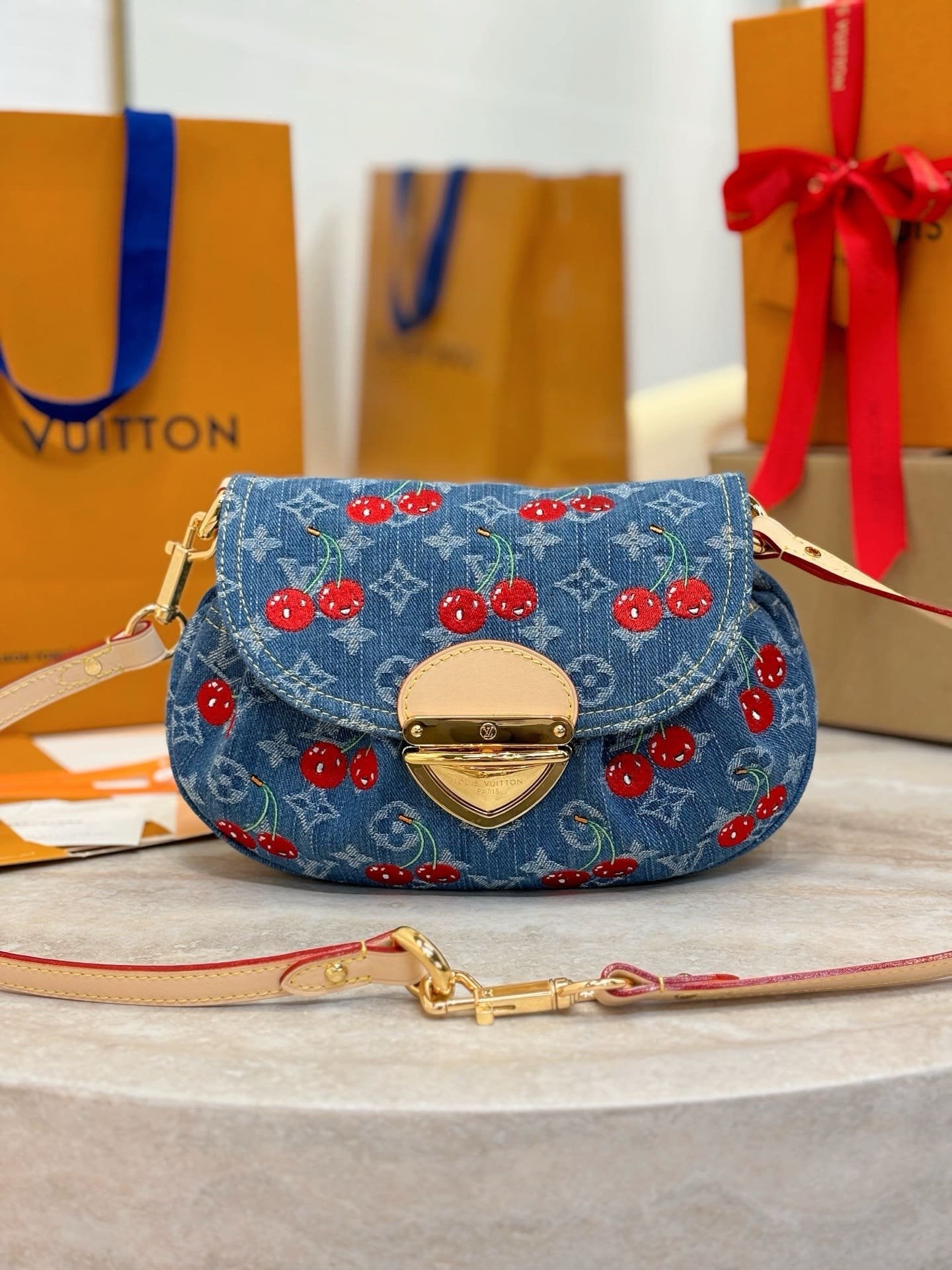 Louis Vuitton M13680 LV x TM Sunset