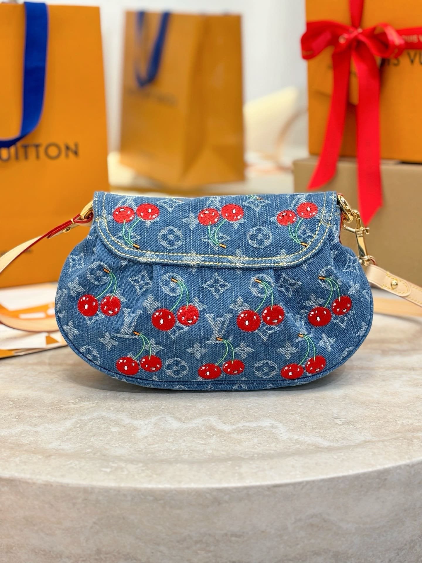 Louis Vuitton M13680 LV x TM Sunset
