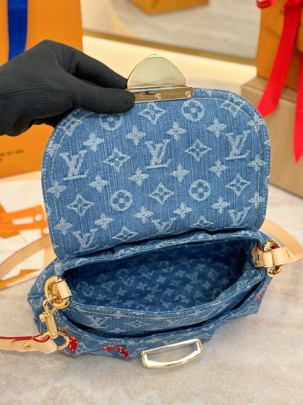 Louis Vuitton M13680 LV x TM Sunset