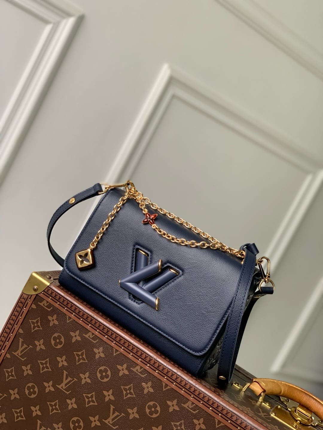 Louis Vuitton M14342 Twist MM Slim