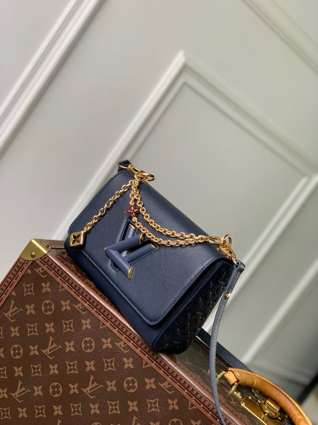 Louis Vuitton M14342 Twist MM Slim