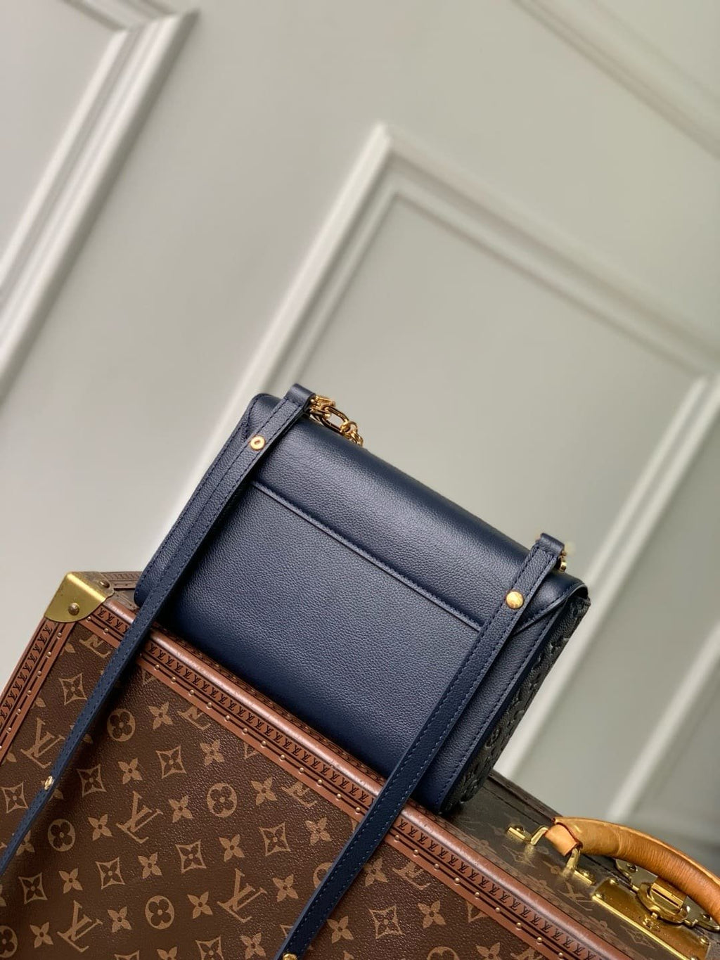 Louis Vuitton M14342 Twist MM Slim