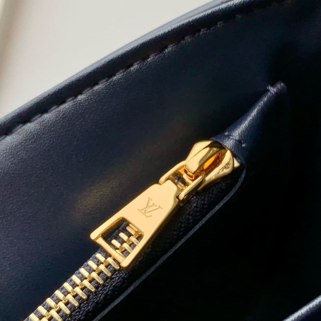 Louis Vuitton M14342 Twist MM Slim