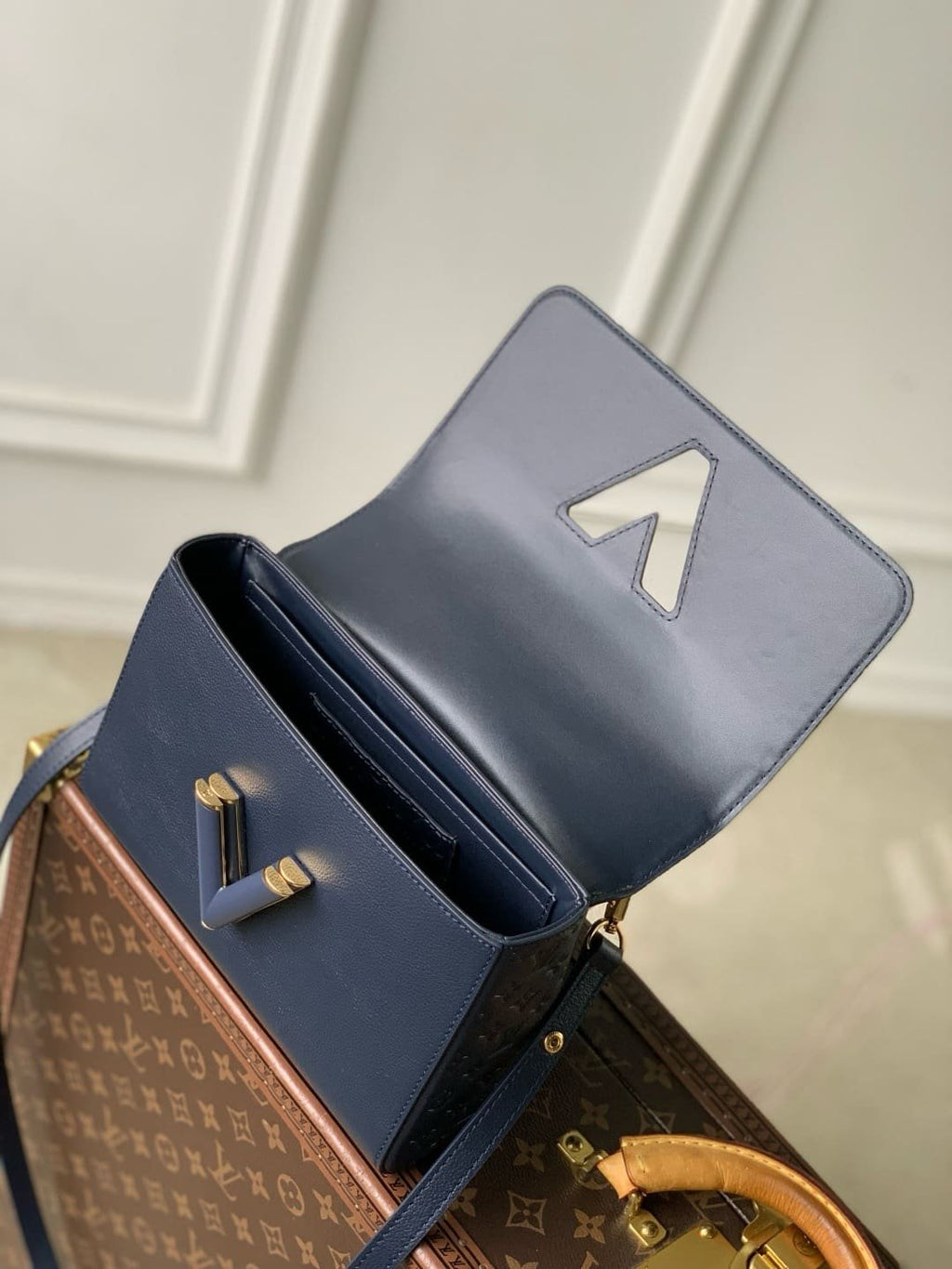 Louis Vuitton M14342 Twist MM Slim