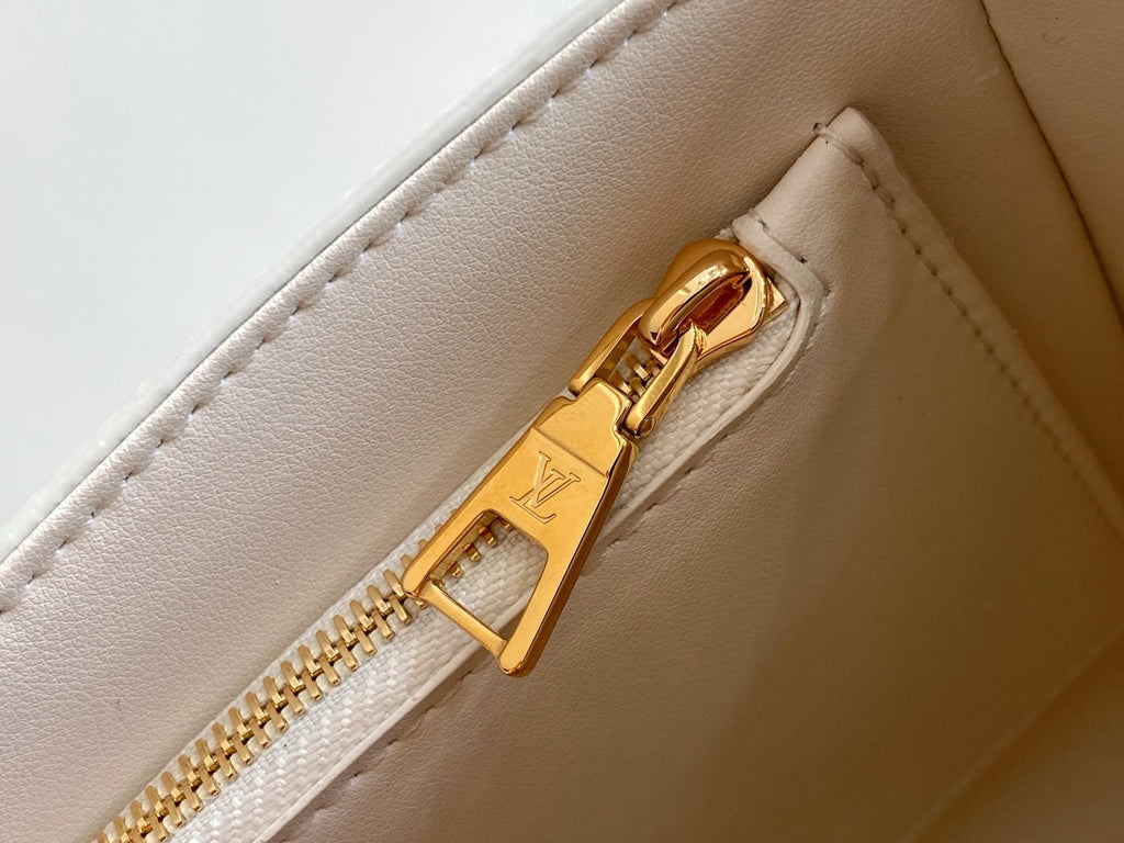 Louis Vuitton M14341 Twist MM Slim