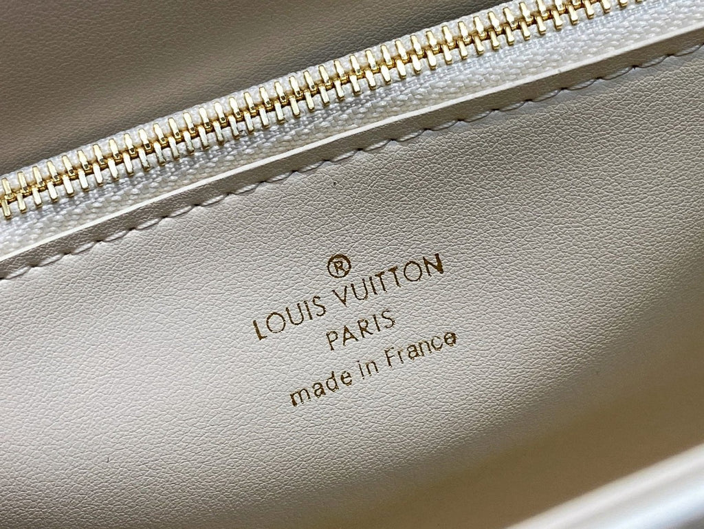 Louis Vuitton M14341 Twist MM Slim