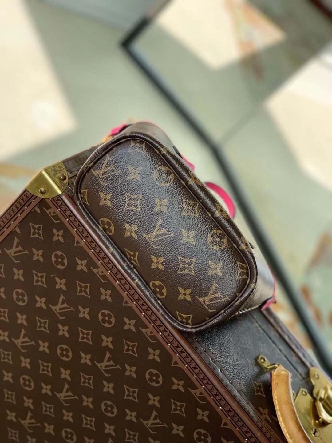Louis Vuitton M12106 Neverfull Bandoulière Inside Out BB