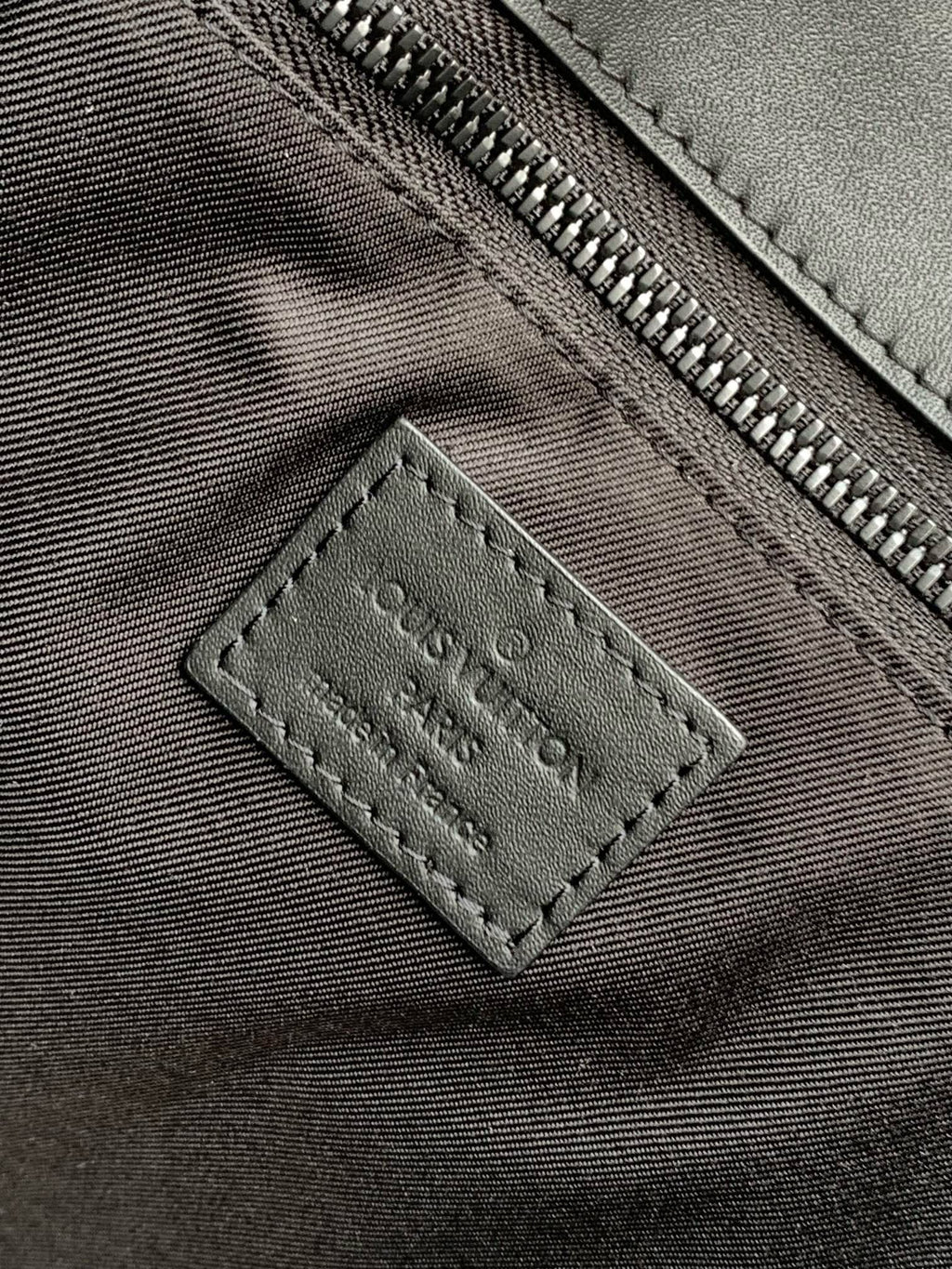 Louis Vuitton M21866 Sac Plat NV