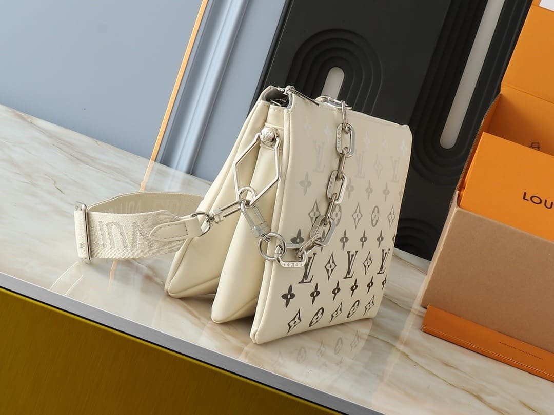 Louis Vuitton M11986 Coussin PM