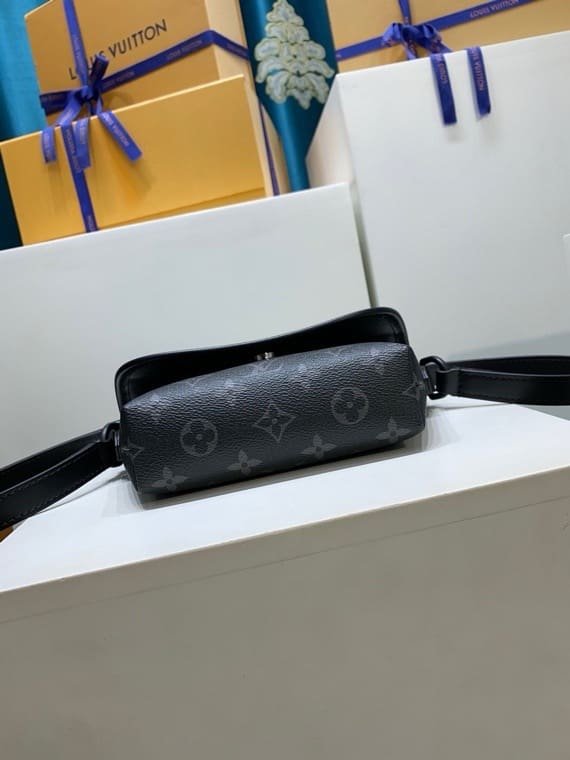 Louis Vuitton M12806 Pulse Wearable Wallet