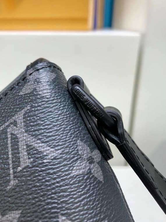 Louis Vuitton M12806 Pulse Wearable Wallet