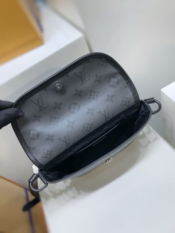 Louis Vuitton M12806 Pulse Wearable Wallet