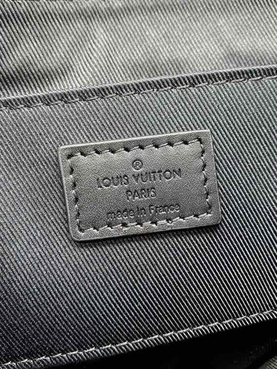 Louis Vuitton M12806 Pulse Wearable Wallet