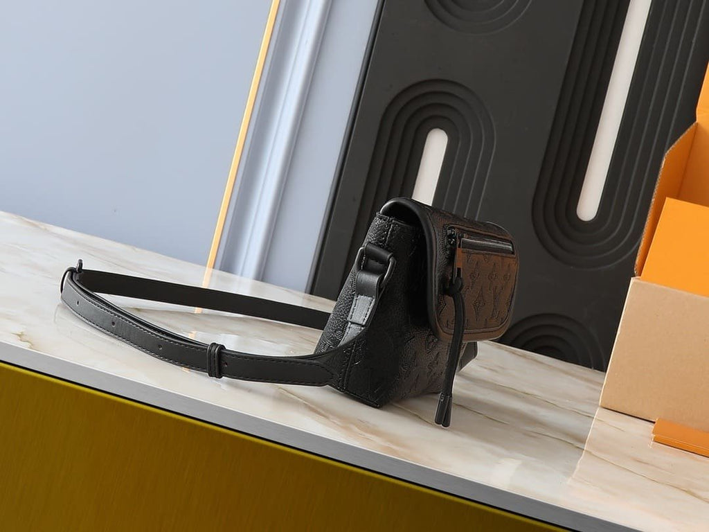 Louis Vuitton M12636 Pulse Wearable Wallet