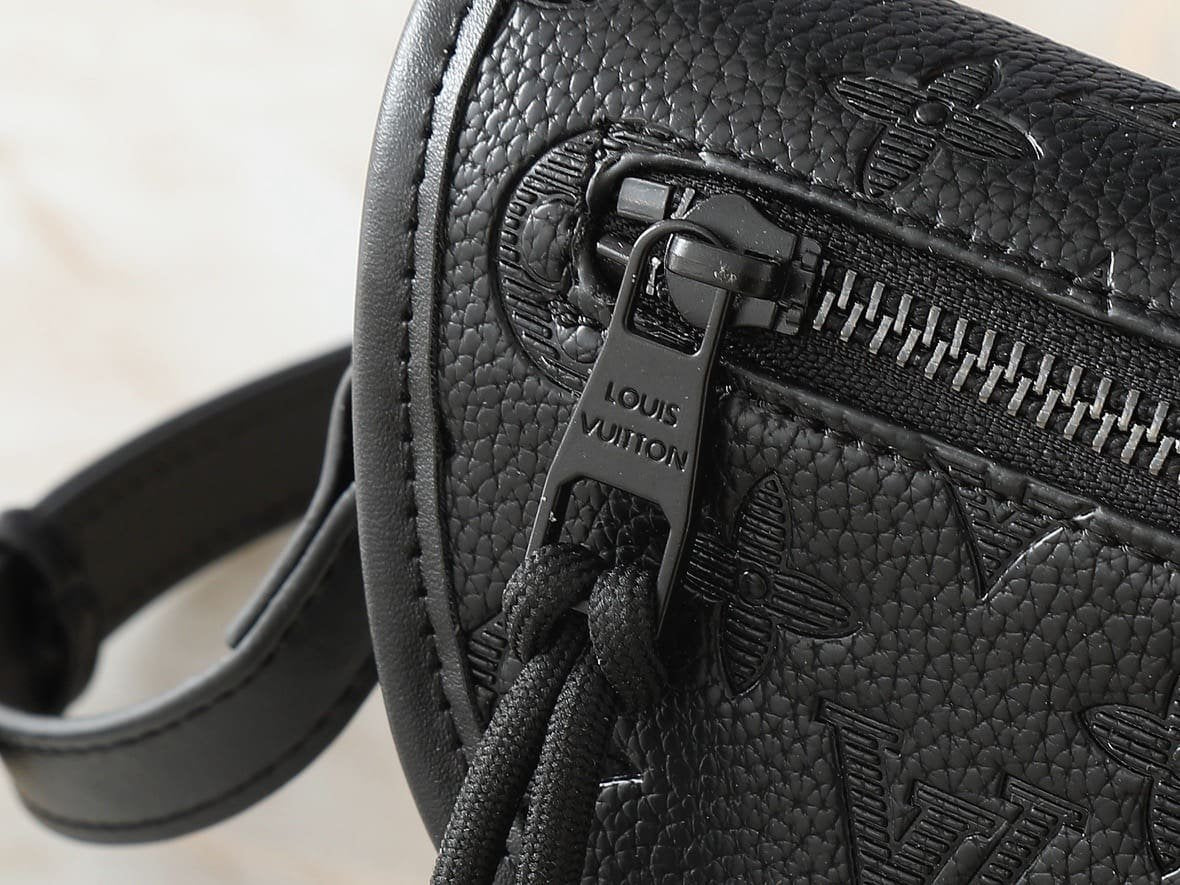 Louis Vuitton M12636 Pulse Wearable Wallet