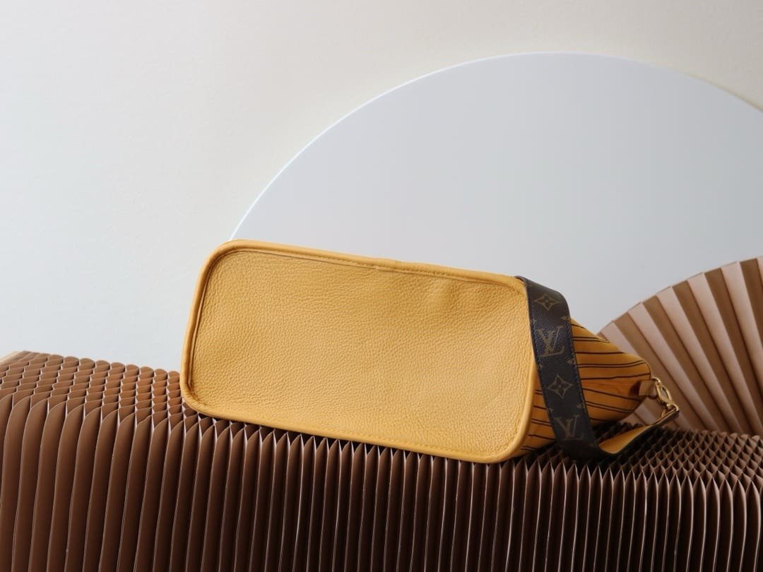 Louis Vuitton M11947 Neverfull Bandoulière Inside Out MM