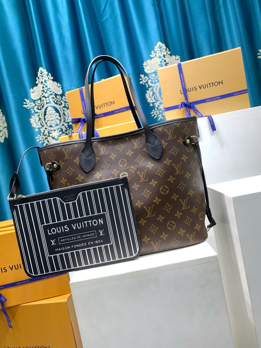 Louis Vuitton M11946 Neverfull Inside Out MM