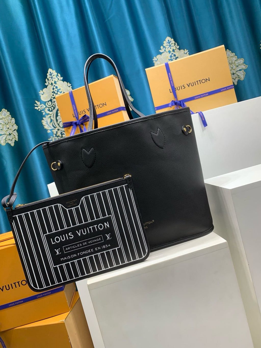 Louis Vuitton M11946 Neverfull Inside Out MM