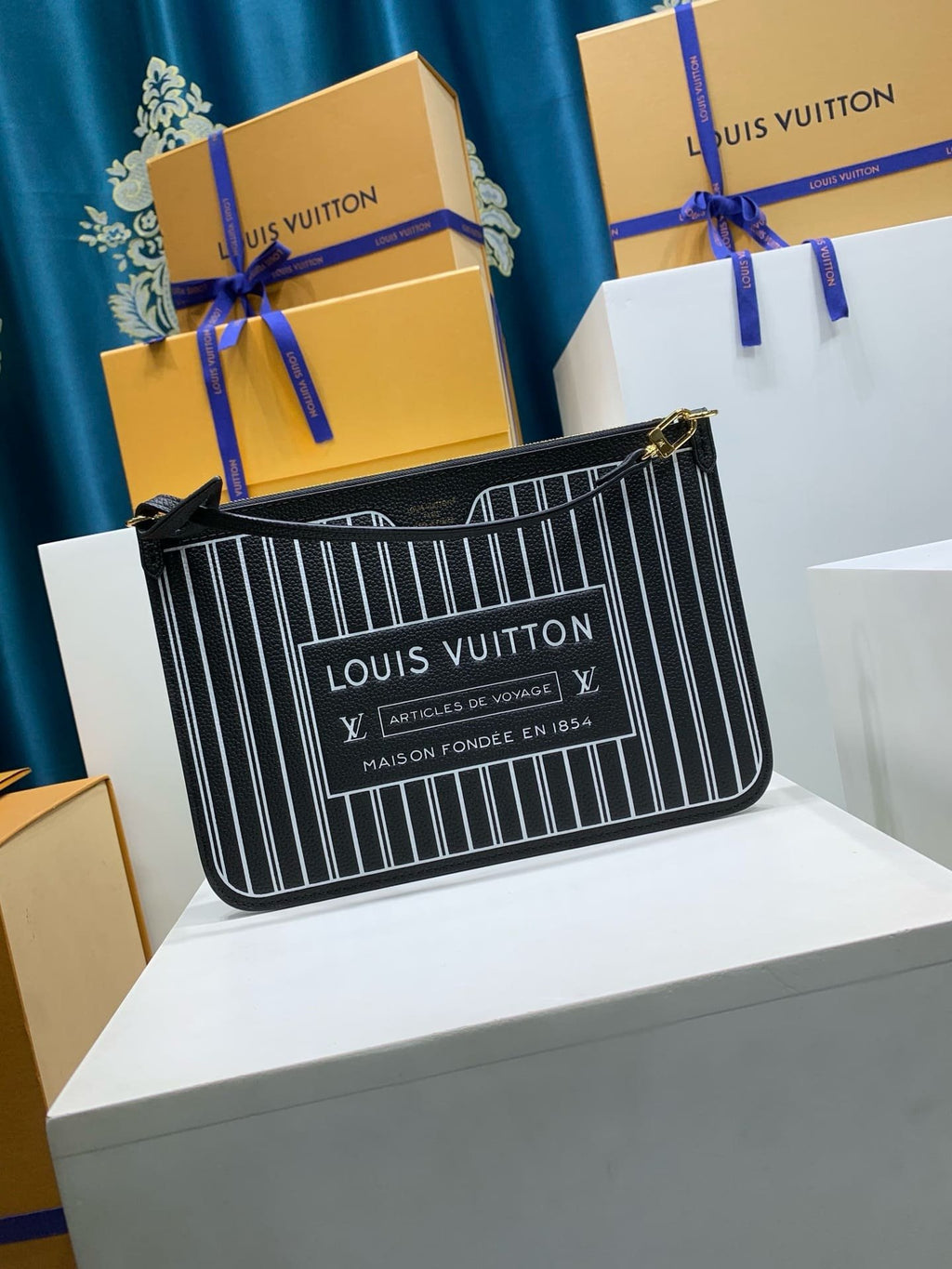 Louis Vuitton M11946 Neverfull Inside Out MM