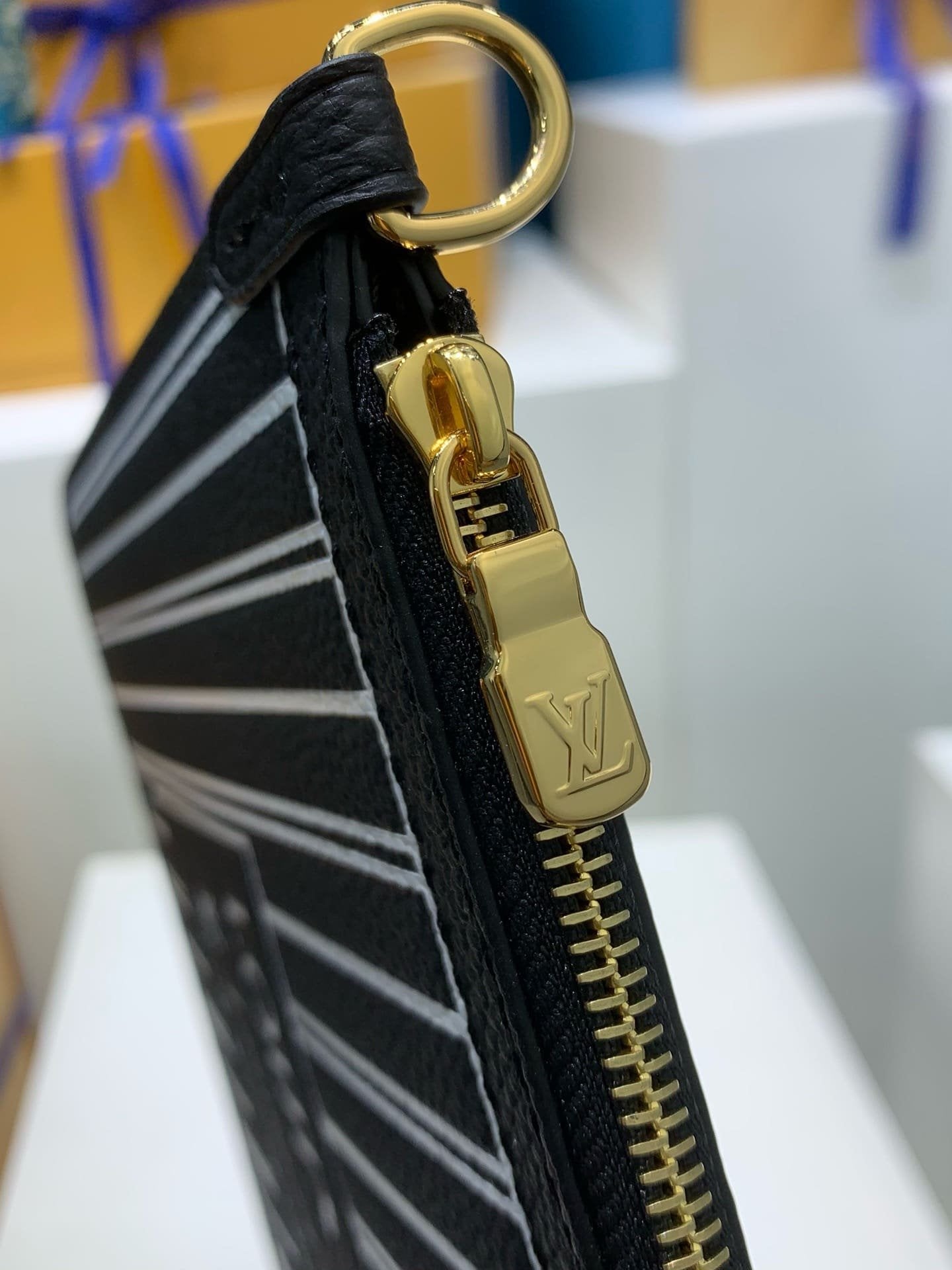 Louis Vuitton M11946 Neverfull Inside Out MM